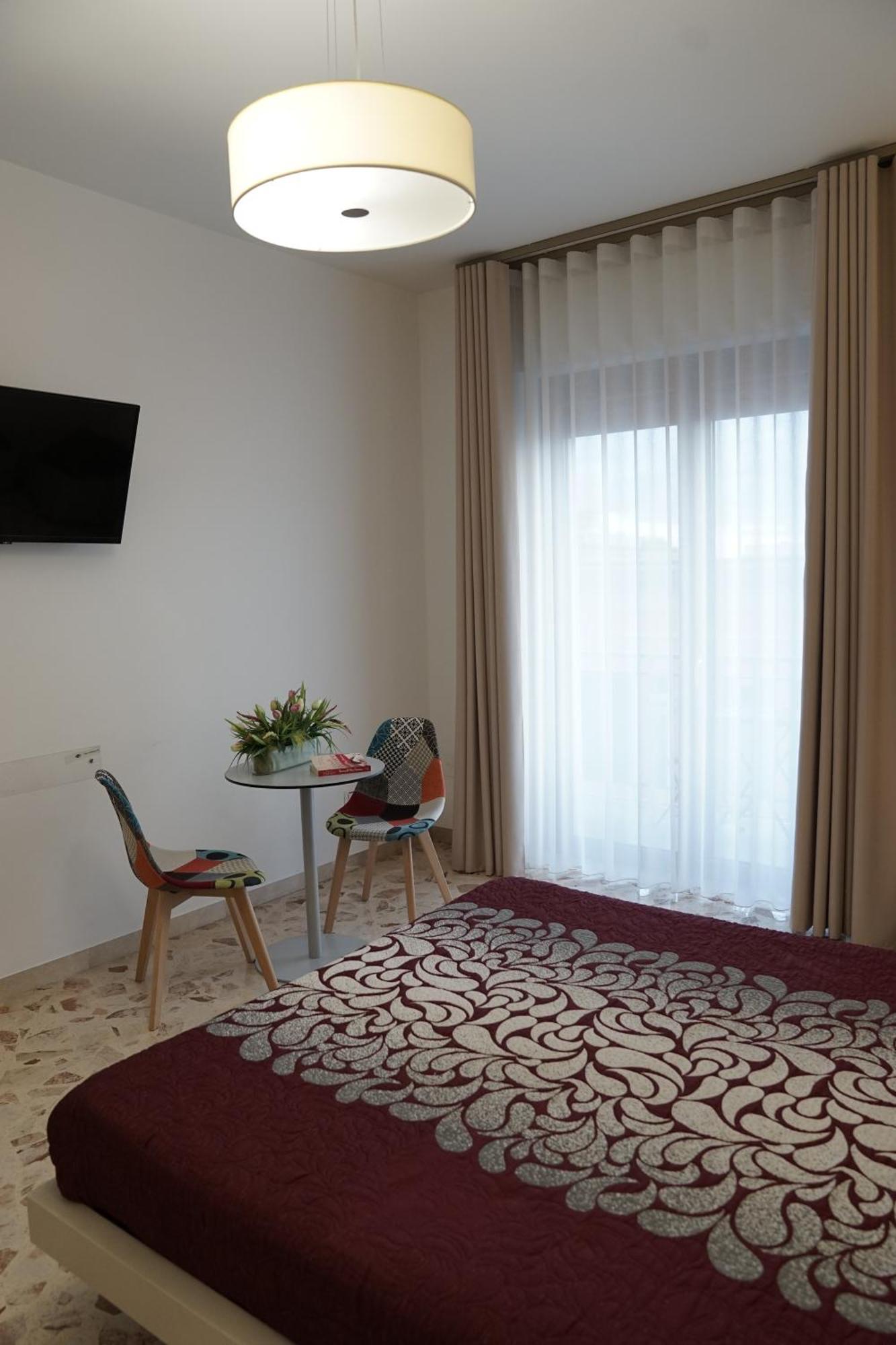 La Vie En Rose Bed & Breakfast